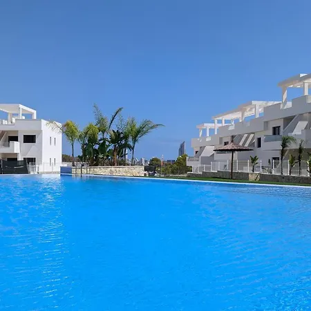 Sunny Hills Paradise Gateway Apartment *