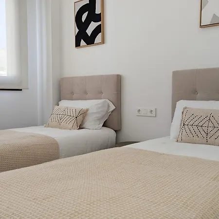 Sunny Hills Paradise Gateway Apartment *